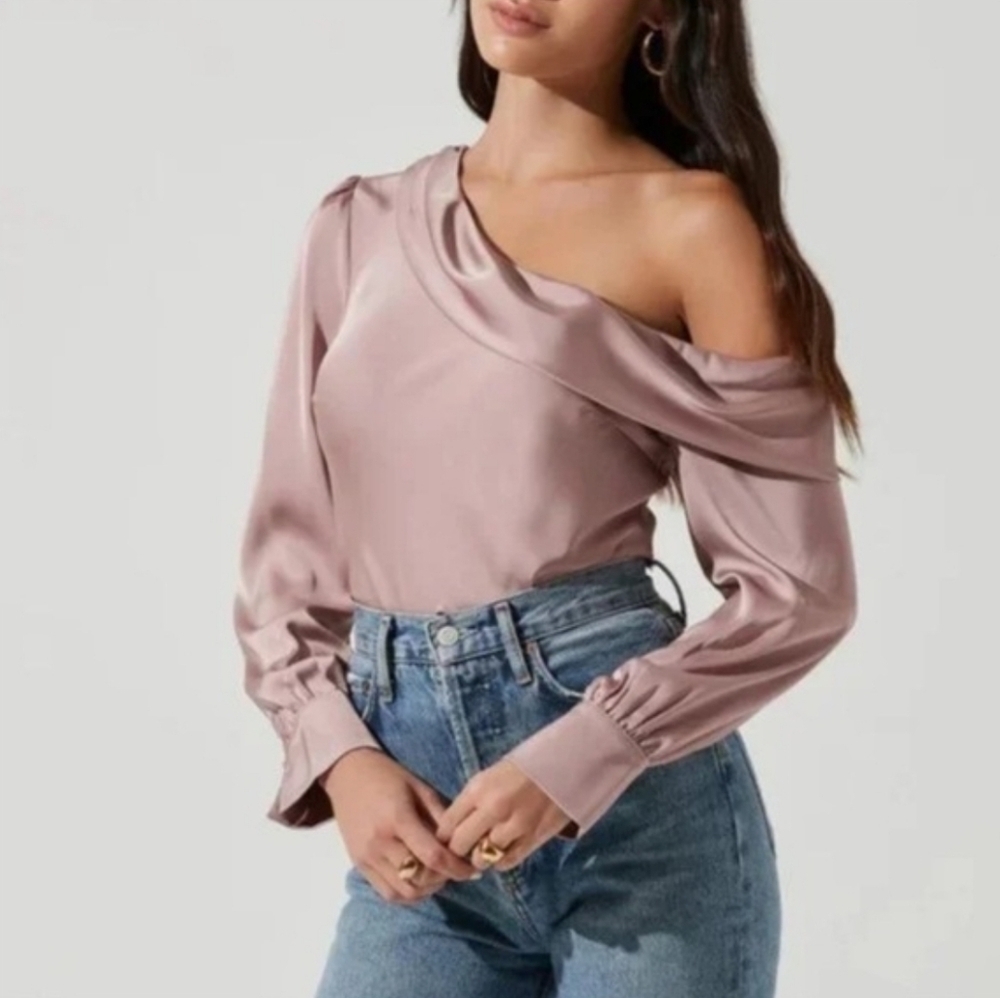 Astr One-Shoulder Satin Blouse in Dusty Rose